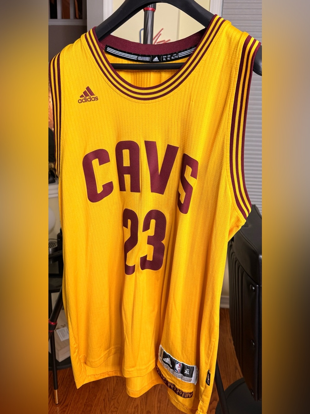 BEAUTIFUL Cleveland Cavs JERSEY, XL
